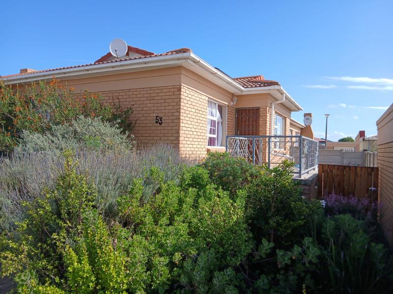 To Let 2 Bedroom Property for Rent in Heiderand Western Cape